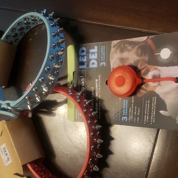 Other - 2 collars and an led light